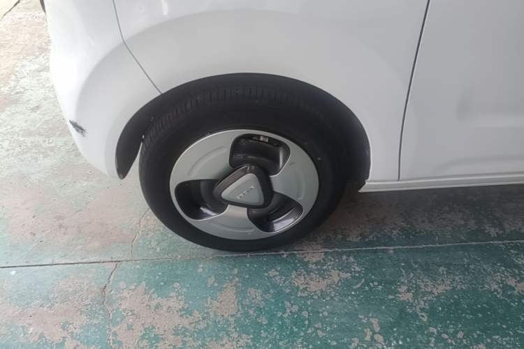 Used Geely Galaxy Panda 2023 Panda Mini 200km Dynamic Bear Left Front Wheel Hub