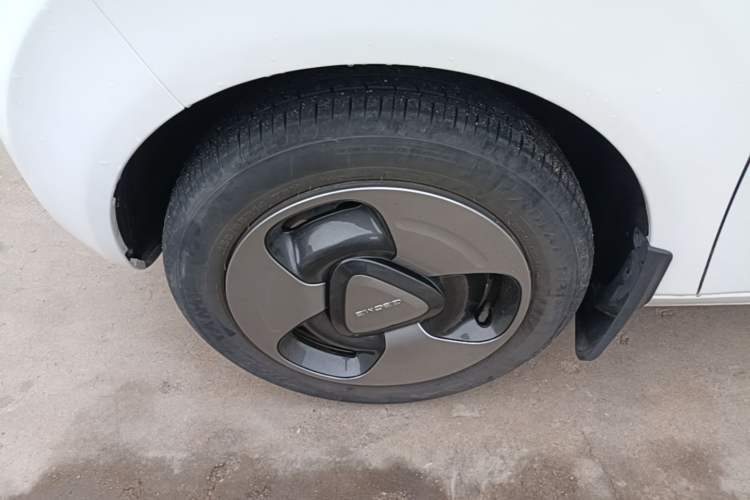 Used Geely Galaxy Panda 2023 Panda Mini New Year Edition Treasure Bear Left Front Wheel Hub