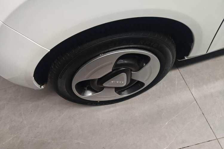 Used Geely Galaxy Panda 2023 Panda Mini New Year Edition Treasure Bear Left Front Wheel Hub