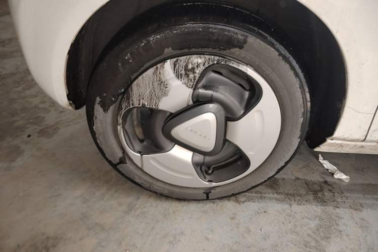 Used Geely Galaxy Panda 2023 Panda Mini 200km Dynamic Bear Left Front Wheel Hub