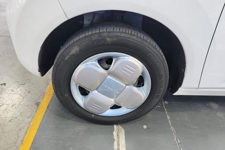 Used Geely Galaxy Panda 2023 Panda Mini 200km Endurance Bear Left Front Wheel Hub