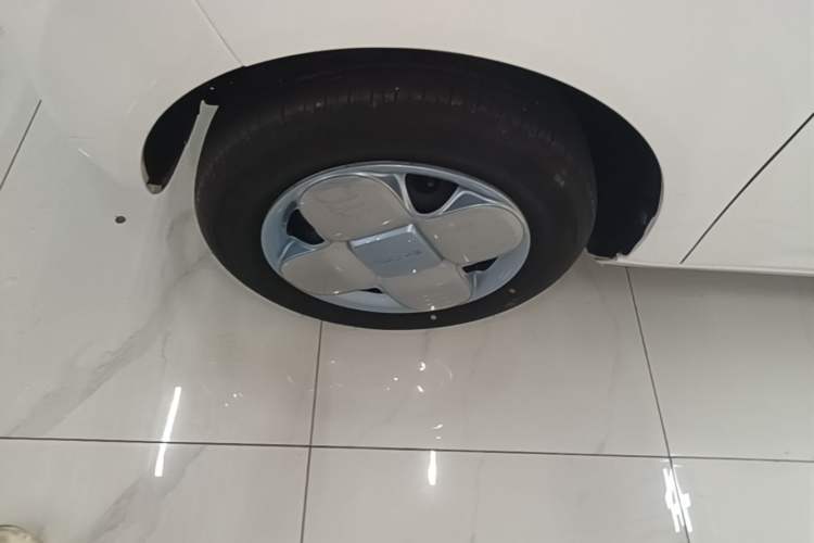 Used Geely Galaxy Panda 2023 Panda Mini 200km Endurance Bear Left Front Wheel Hub