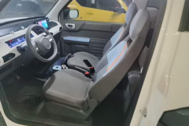 Used Geely Galaxy Panda 2023 Panda Mini 200km Endurance Bear Left Rear Seat