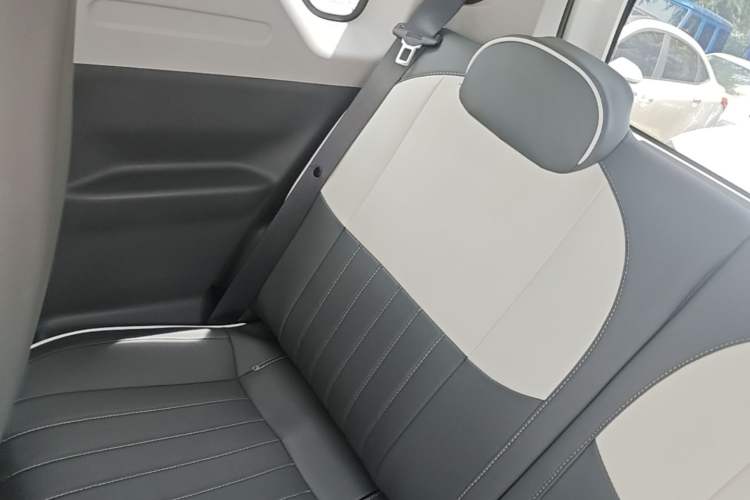 Used Geely Galaxy Panda 2023 Panda Mini 200km Endurance Bear Left Rear Seat