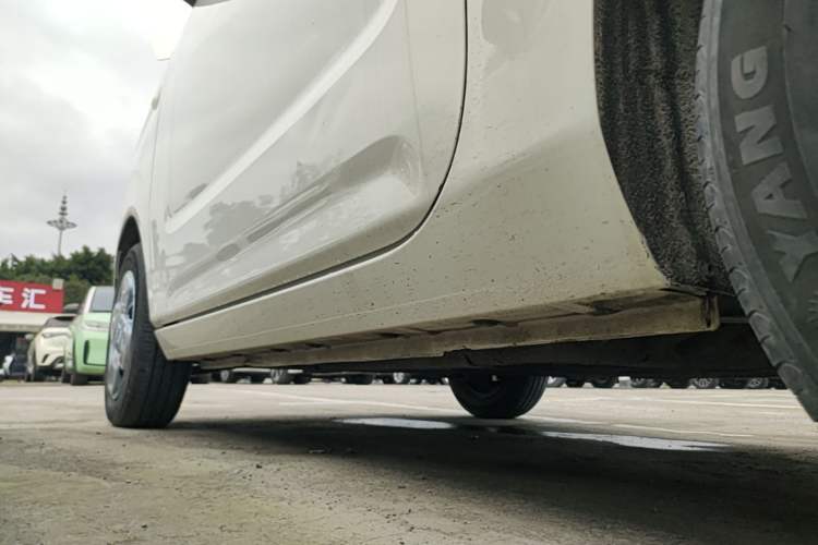 Used Geely Galaxy Panda 2023 Panda Mini 200km Endurance Bear Left Side Sill