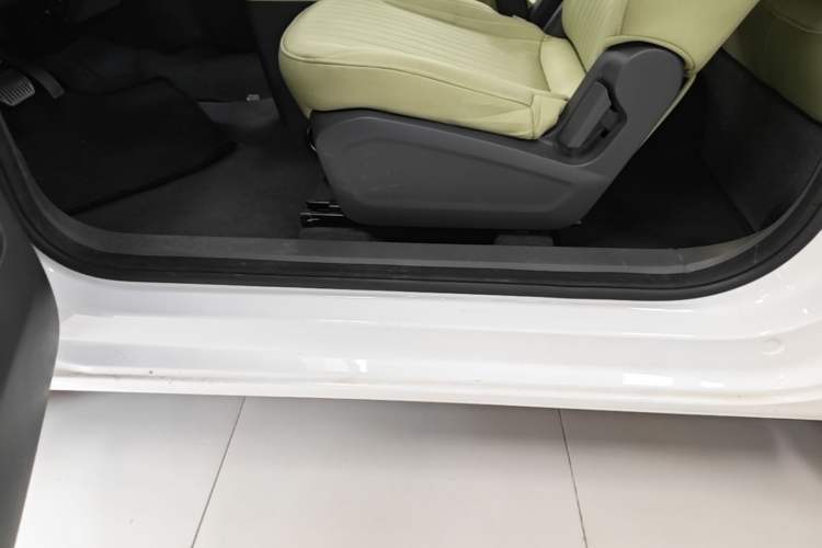 Used Geely Galaxy Panda 2023 Panda Mini 200km Dynamic Bear Left Side Sill