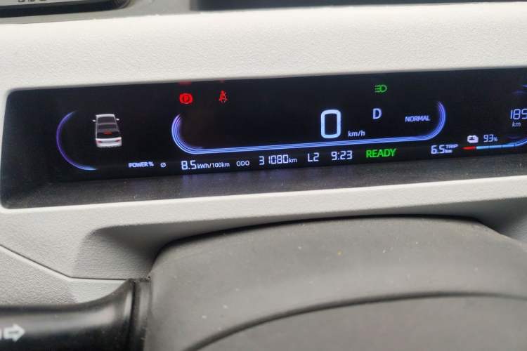 Used Geely Galaxy Panda 2023 Panda Mini 200km Endurance Bear Odometer Close Up