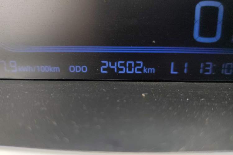 Used Geely Galaxy Panda 2023 Panda Mini 120km Super Cute Bear Odometer Close Up