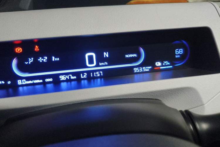 Used Geely Galaxy Panda 2023 Panda Mini 200km Endurance Bear Odometer Close Up