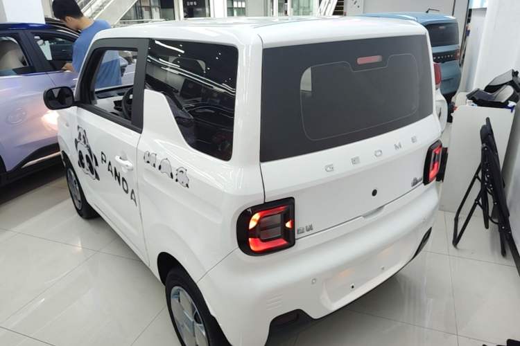 Used Geely Galaxy Panda 2023 Panda Mini 200km Endurance Bear Rear Left 45 Deg