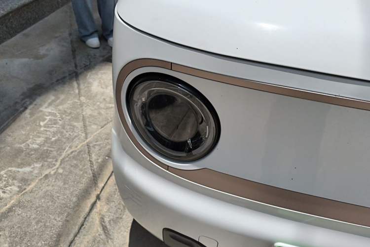 Used Geely Galaxy Panda 2023 Panda Mini 200km Endurance Bear Right Front Headlight