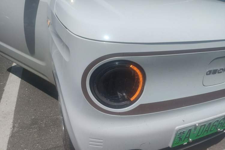 Used Geely Galaxy Panda 2023 Panda Mini 200km Endurance Bear Right Front Headlight