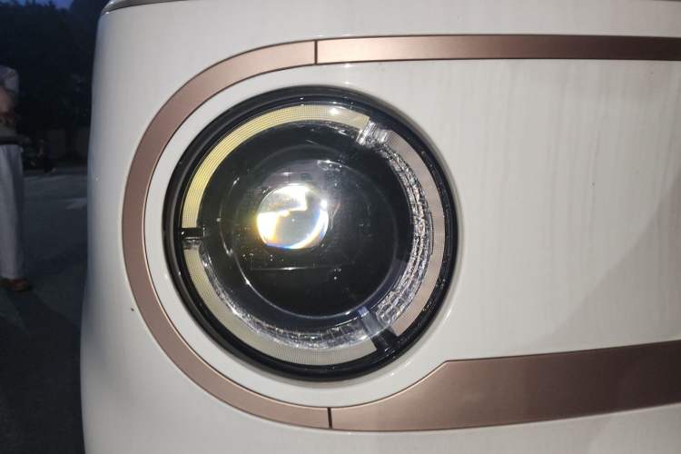 Used Geely Galaxy Panda 2023 Panda Mini 200km Endurance Bear Right Front Headlight