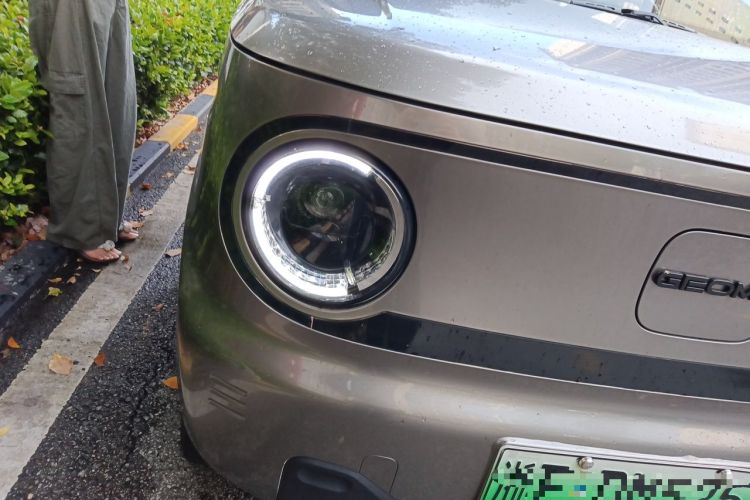 Used Geely Galaxy Panda 2023 Panda Mini 200km Endurance Bear Right Front Headlight