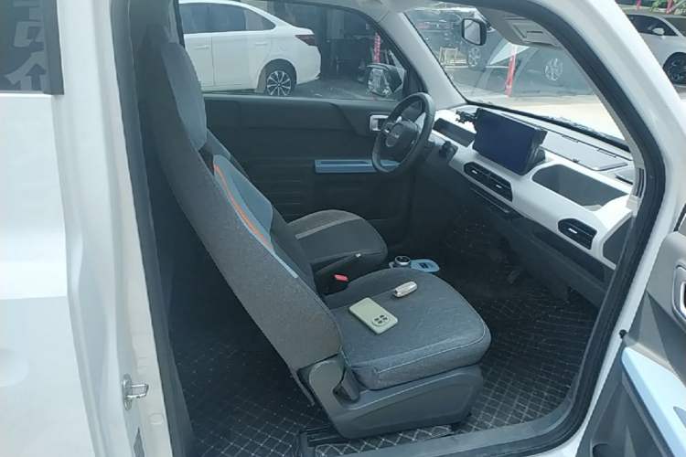 Used Geely Galaxy Panda 2023 Panda Mini 200km Endurance Bear Right Front Seat