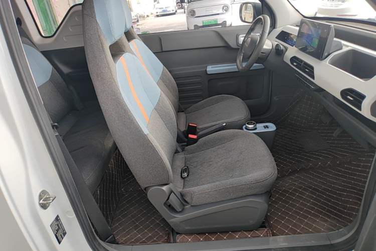Used Geely Galaxy Panda 2023 Panda Mini 120km Super Cute Bear Right Front Seat