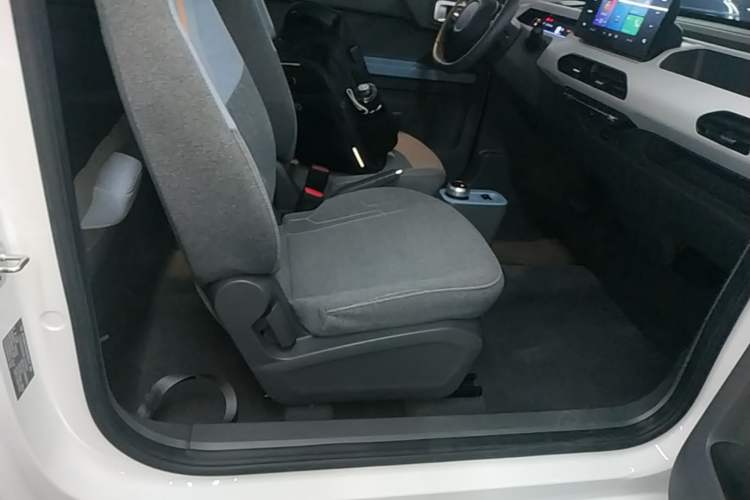 Used Geely Galaxy Panda 2023 Panda Mini 200km Endurance Bear Right Front Seat