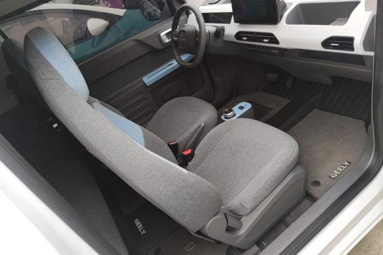 Used Geely Galaxy Panda 2023 Panda Mini 200km Endurance Bear Right Front Seat