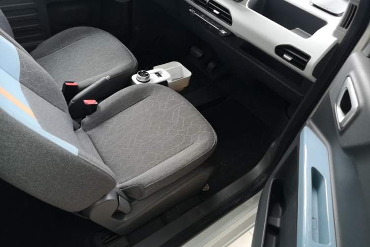 Used Geely Galaxy Panda 2023 Panda Mini 120km Super Cute Bear Right Front Seat