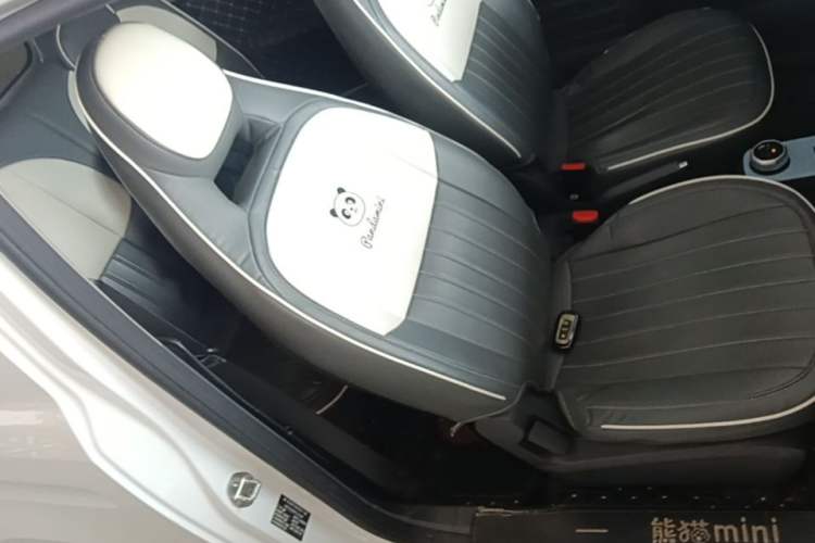 Used Geely Galaxy Panda 2023 Panda Mini 200km Endurance Bear Right Front Seat