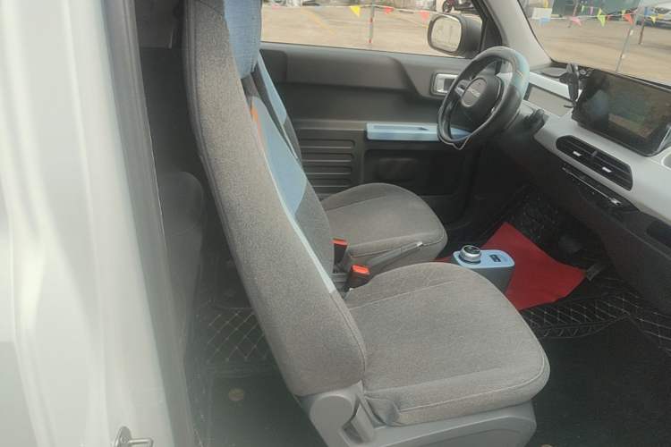 Used Geely Galaxy Panda 2023 Panda Mini 200km Endurance Bear Right Front Seat