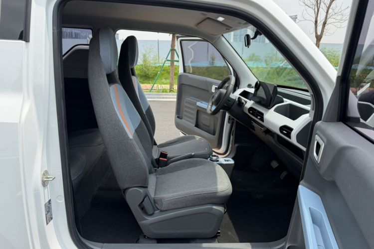 Used Geely Galaxy Panda 2023 Panda Mini 200km Endurance Bear Right Front Seat