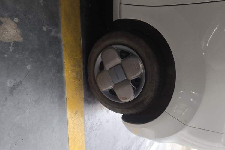 Used Geely Galaxy Panda 2023 Panda Mini 200km Endurance Bear Right Front Wheel Hub