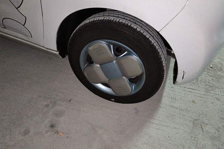 Used Geely Galaxy Panda 2023 Panda Mini 200km Endurance Bear Right Front Wheel Hub