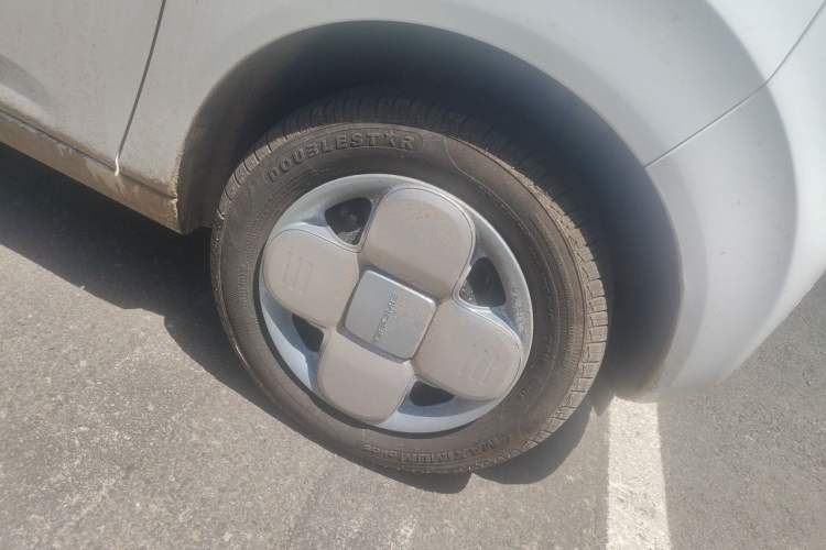Used Geely Galaxy Panda 2023 Panda Mini 200km Endurance Bear Right Front Wheel Hub