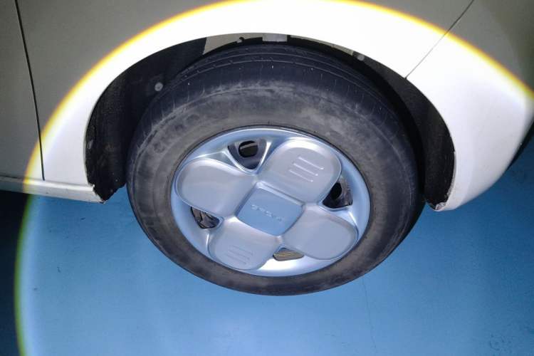Used Geely Galaxy Panda 2023 Panda Mini 200km Endurance Bear Right Front Wheel Hub