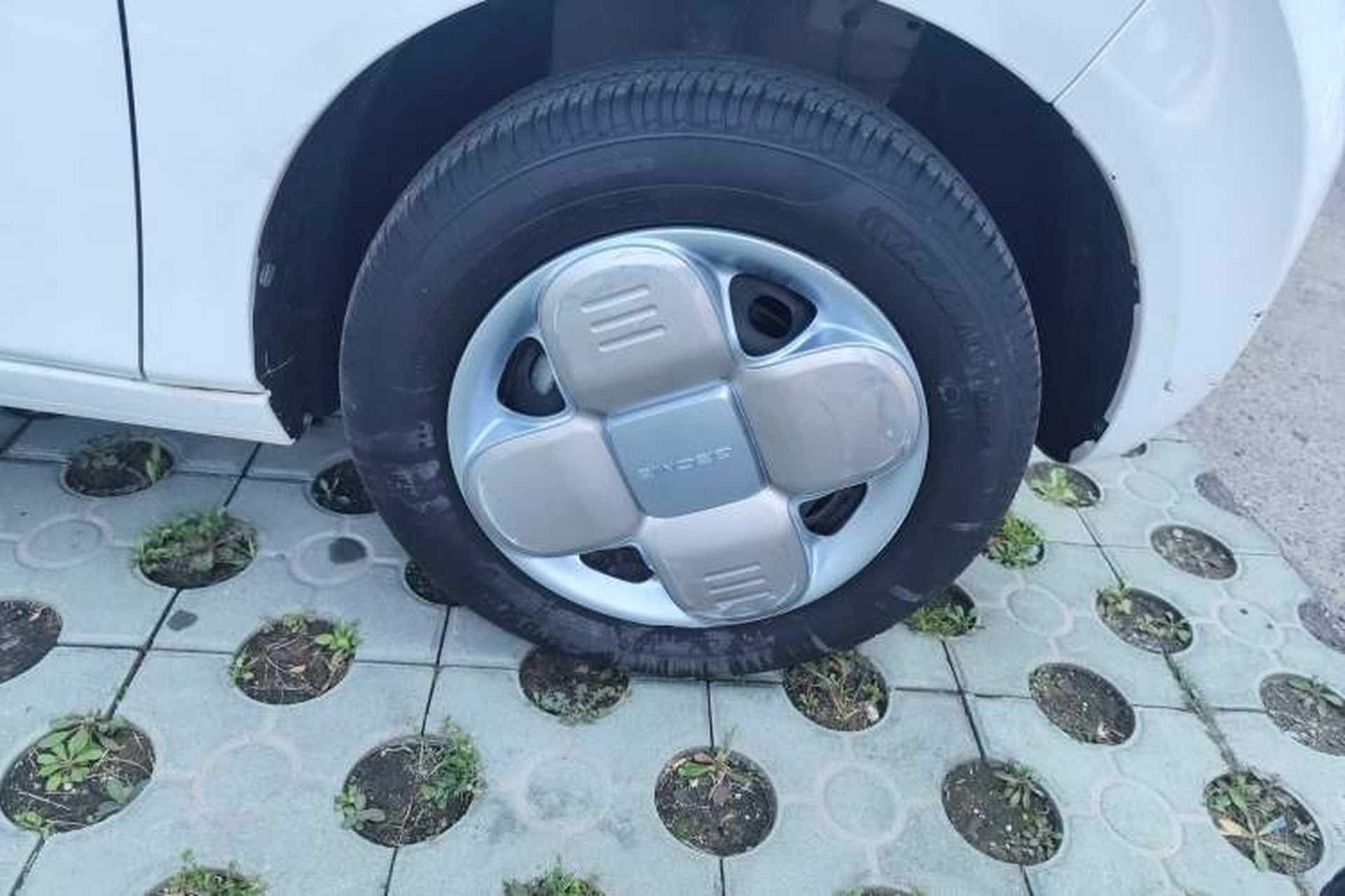 Used Geely Galaxy Panda 2023 Panda Mini 120km Asian Games Edition Right Front Wheel Hub