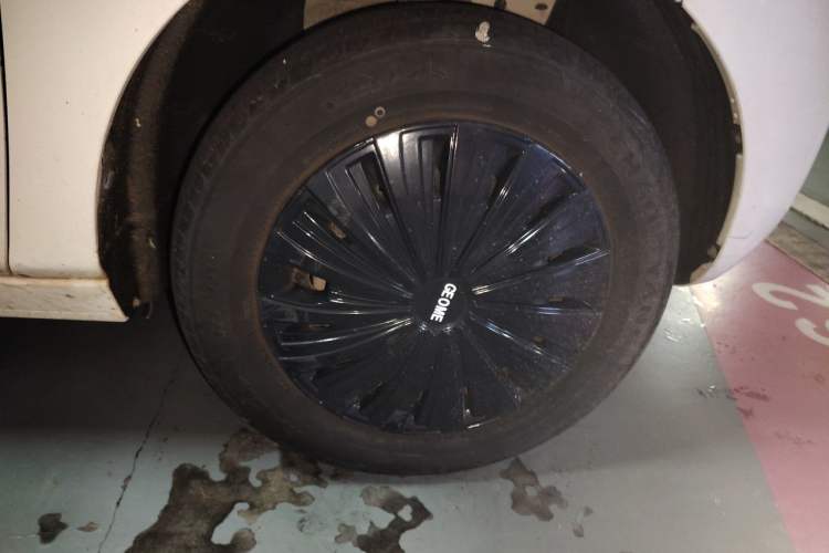Used Geely Galaxy Panda 2023 Panda Mini 200km Endurance Bear Right Front Wheel Hub