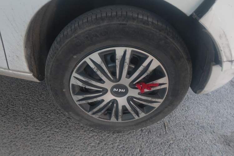 Used Geely Galaxy Panda 2023 Panda Mini 120km Super Cute Bear Right Front Wheel Hub