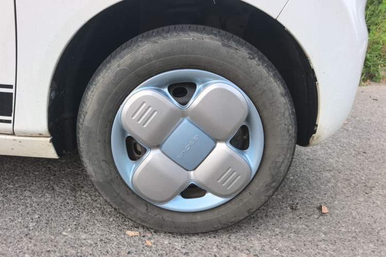 Used Geely Galaxy Panda 2023 Panda Mini 200km Endurance Bear Right Front Wheel Hub
