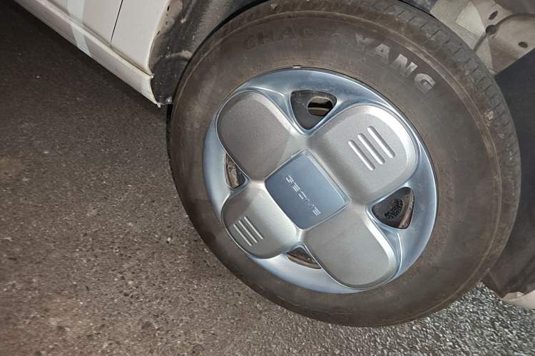 Used Geely Galaxy Panda 2023 Panda Mini 200km Endurance Bear Right Front Wheel Hub