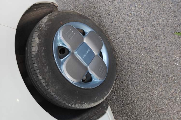 Used Geely Galaxy Panda 2023 Panda Mini 120km Asian Games Edition Right Front Wheel Hub