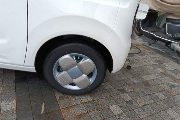 Used Geely Galaxy Panda 2023 Panda Mini 120km Cute Bear Right Front Wheel Hub
