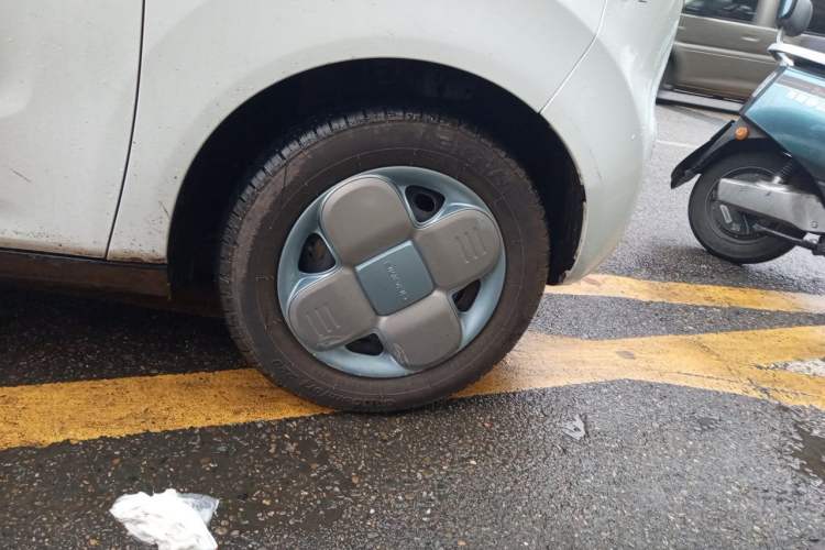 Used Geely Galaxy Panda 2023 Panda Mini 200km Endurance Bear Right Front Wheel Hub