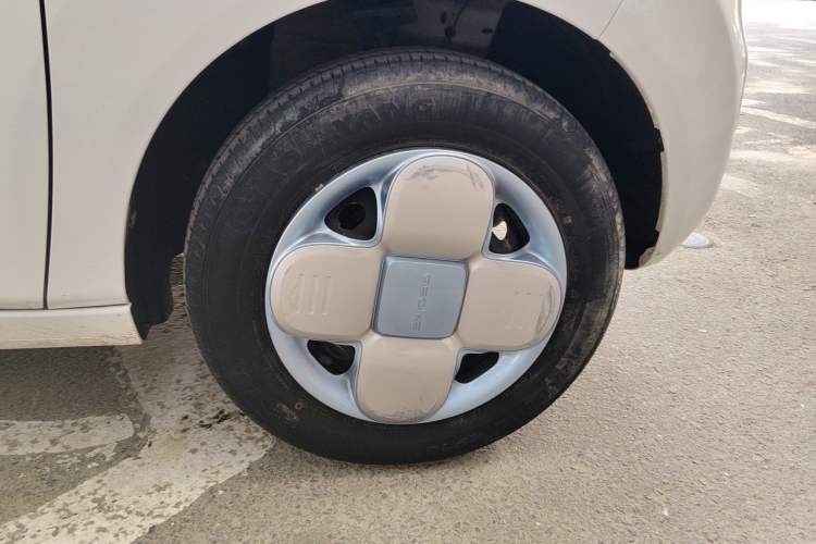 Used Geely Galaxy Panda 2023 Panda Mini 200km Endurance Bear Right Front Wheel Hub