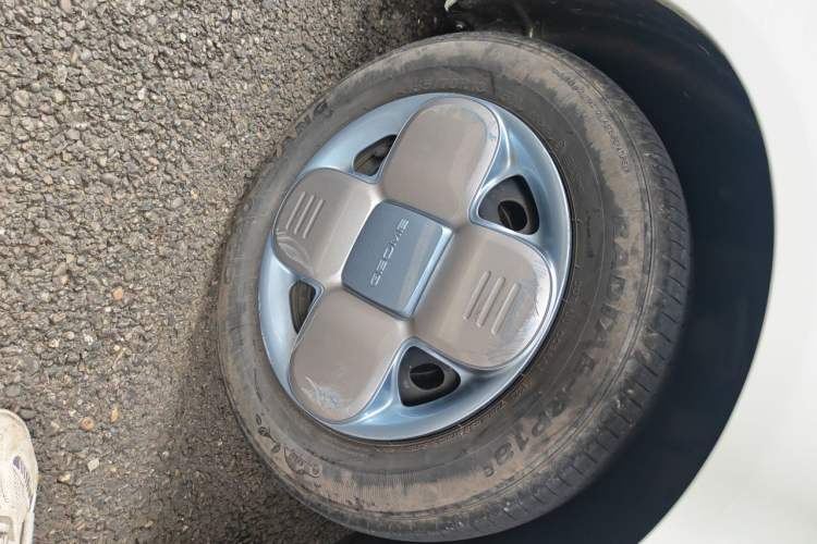 Used Geely Galaxy Panda 2023 Panda Mini 200km Endurance Bear Right Front Wheel Hub