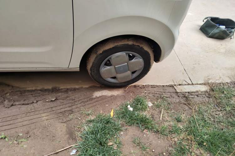 Used Geely Galaxy Panda 2023 Panda Mini 200km Endurance Bear Right Front Wheel Hub