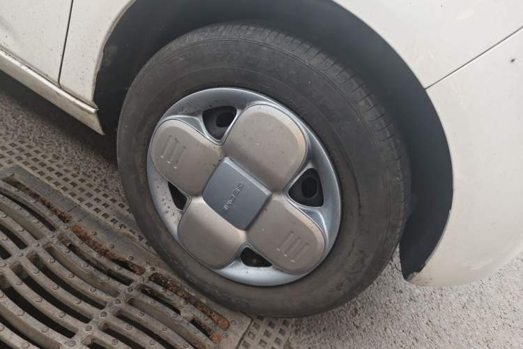 Used Geely Galaxy Panda 2023 Panda Mini 200km Endurance Bear Right Front Wheel Hub