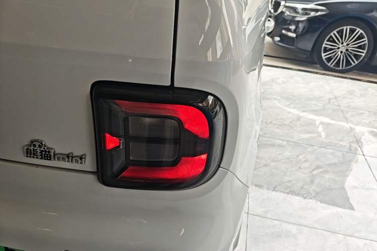 Used Geely Galaxy Panda 2023 Panda Mini 200km Endurance Bear Right Rear Taillight