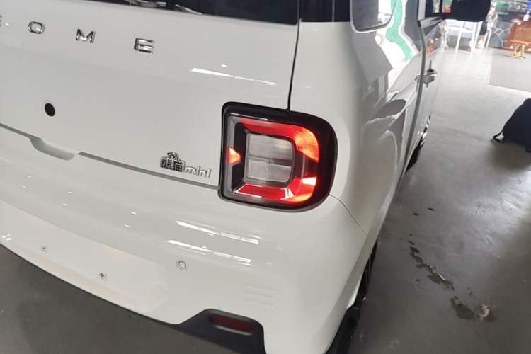 Used Geely Galaxy Panda 2023 Panda Mini 200km Endurance Bear Right Rear Taillight