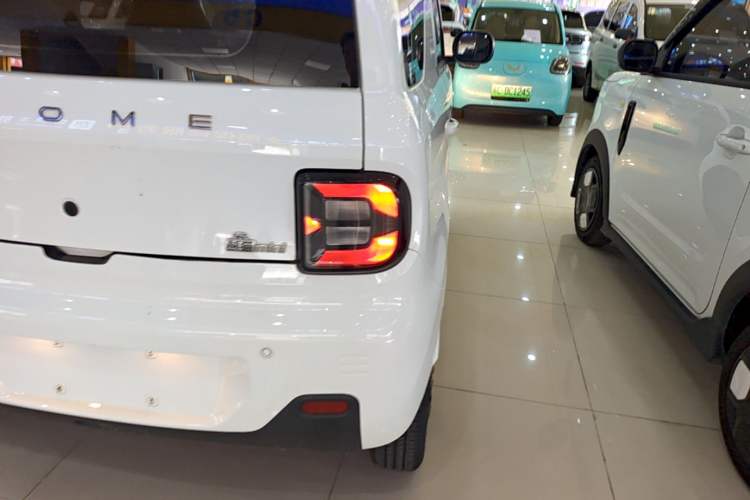 Used Geely Galaxy Panda 2023 Panda Mini 200km Endurance Bear Right Rear Taillight