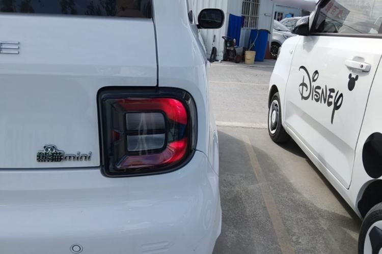 Used Geely Galaxy Panda 2023 Panda Mini 200km Endurance Bear Right Rear Taillight