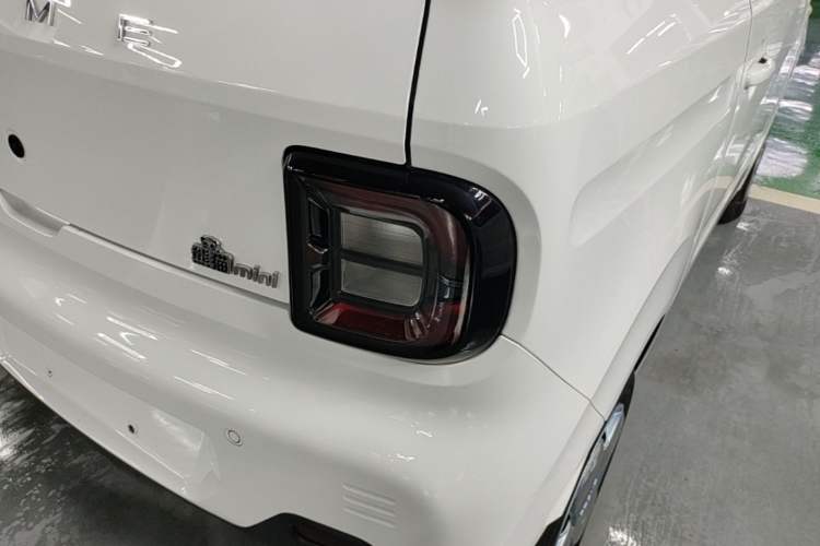 Used Geely Galaxy Panda 2023 Panda Mini 200km Endurance Bear Right Rear Taillight