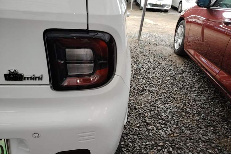 Used Geely Galaxy Panda 2023 Panda Mini 200km Little Yellow Duck Limited Edition — Happy as Can Be Right Rear Taillight