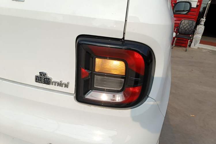 Used Geely Galaxy Panda 2023 Panda Mini 200km Endurance Bear Right Rear Taillight
