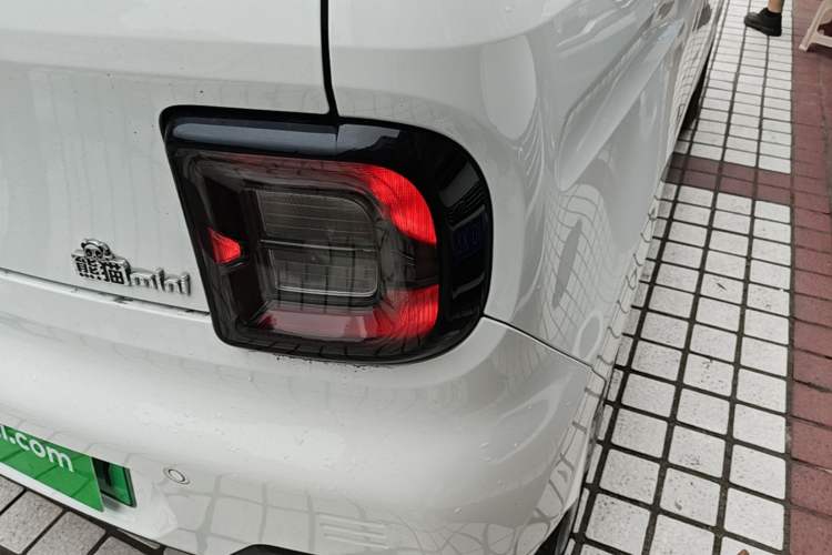 Used Geely Galaxy Panda 2023 Panda Mini 200km Endurance Bear Right Rear Taillight